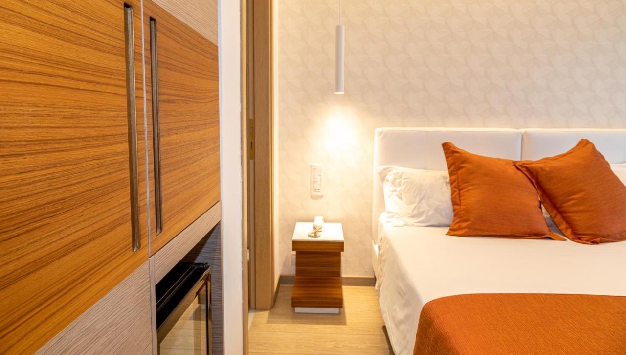 Aurora 4*