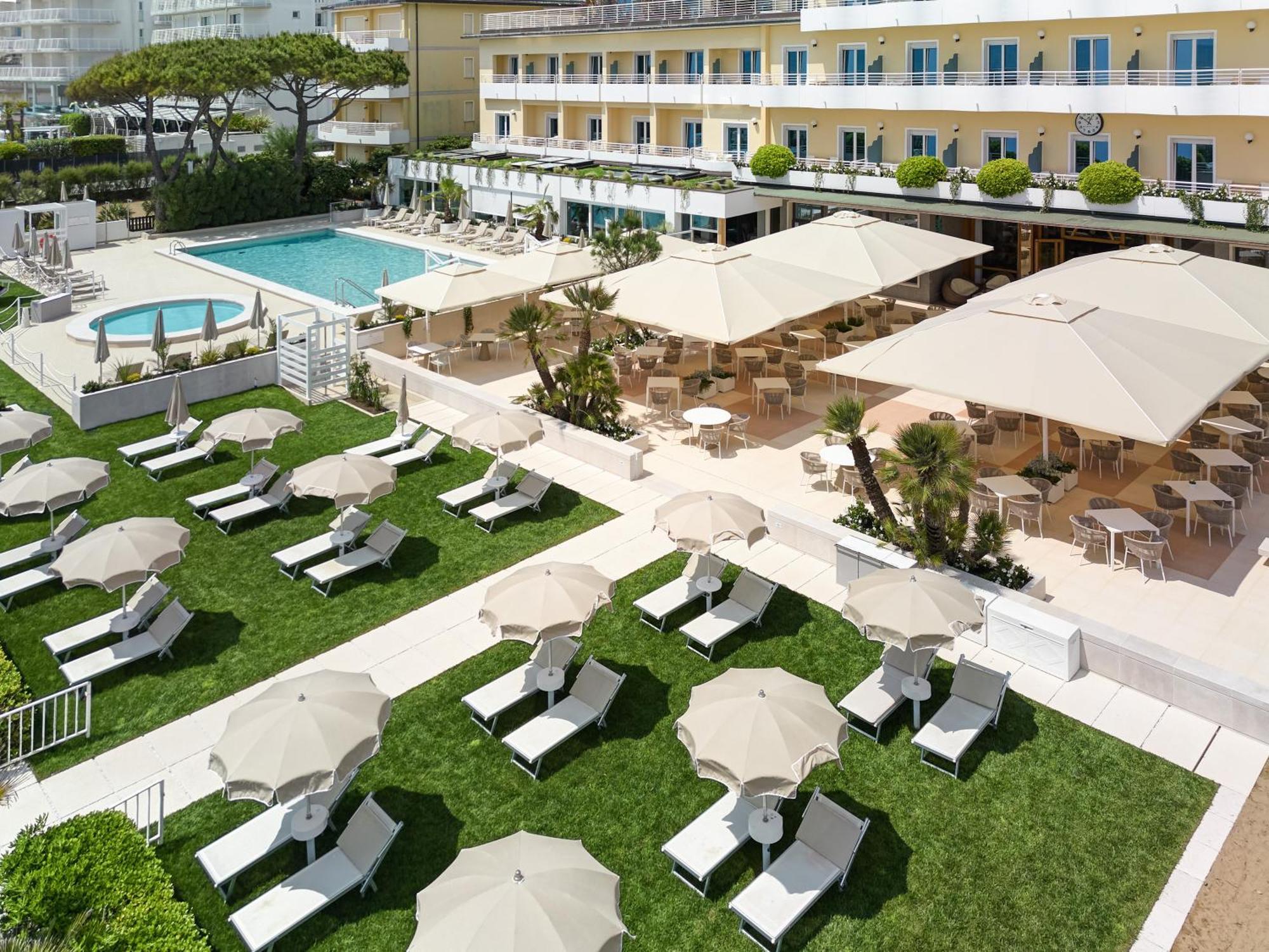 Aurora Hotel 4*
