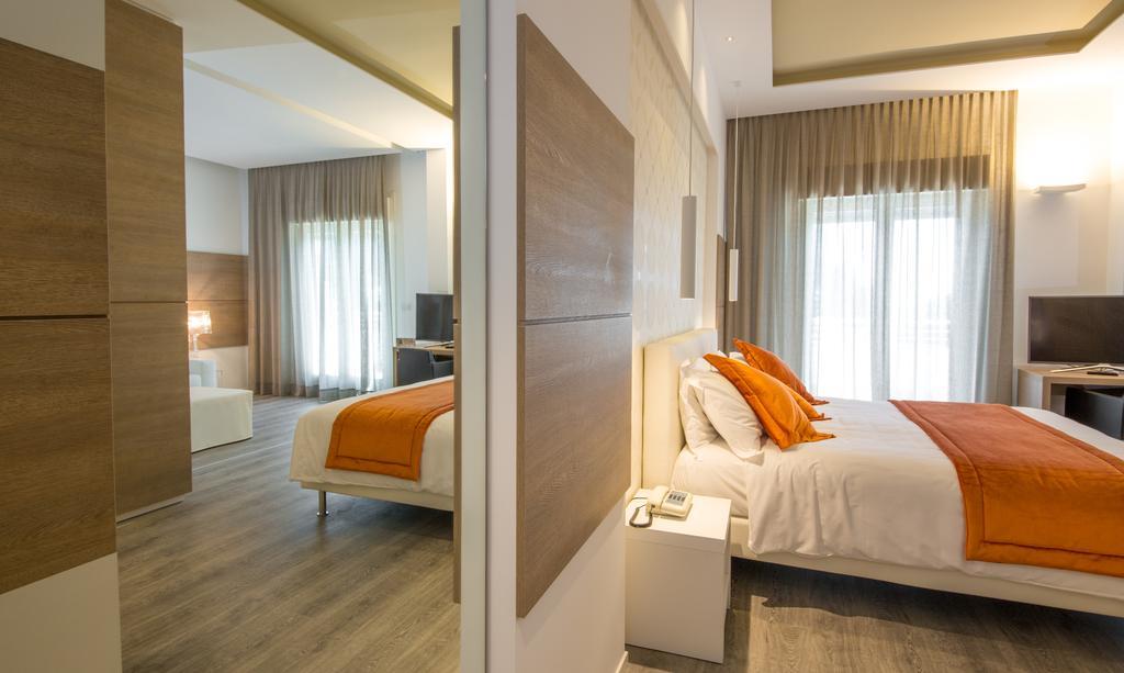Aurora 4*